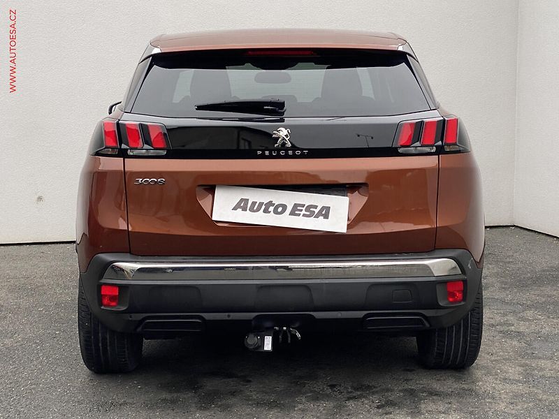 Peugeot 3008 (2019) 1.2PT, Allure, AT, navi - fotka 5 z 19