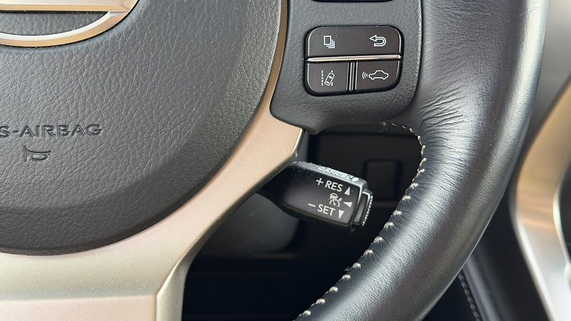 Lexus NX 300h 300H 2,5 HEV PREMIUM (LUXURY T - fotka 18 z 35