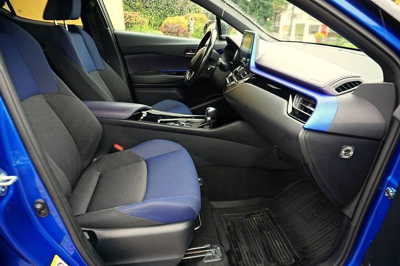 Toyota C-HR (2018) ACTIVE 1,8 HYBRID 72 kW - fotka 17 z 49