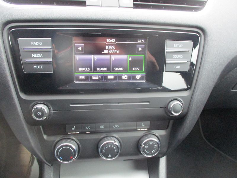 Škoda Octavia 1.2TSi 81kW AMB VÝHŘEV 2x PNEU - fotka 19 z 48