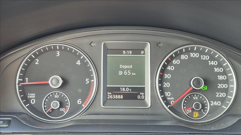 Volkswagen Multivan 2,0 TDi 132 Kw DSG HL 4x4 ČR - fotka 13 z 18