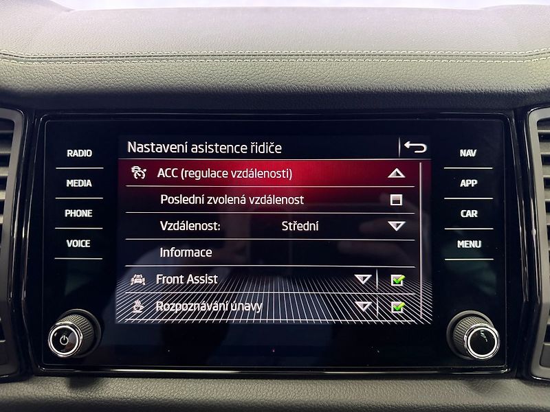 Škoda Kodiaq 2.0 TDI DSG 4X4 SPORTLINE, ACC - fotka 17 z 30