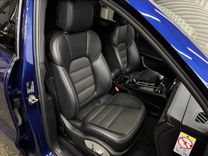 Porsche Macan T CHRONO PASM PANO MATRIX LED - fotka 46 z 49