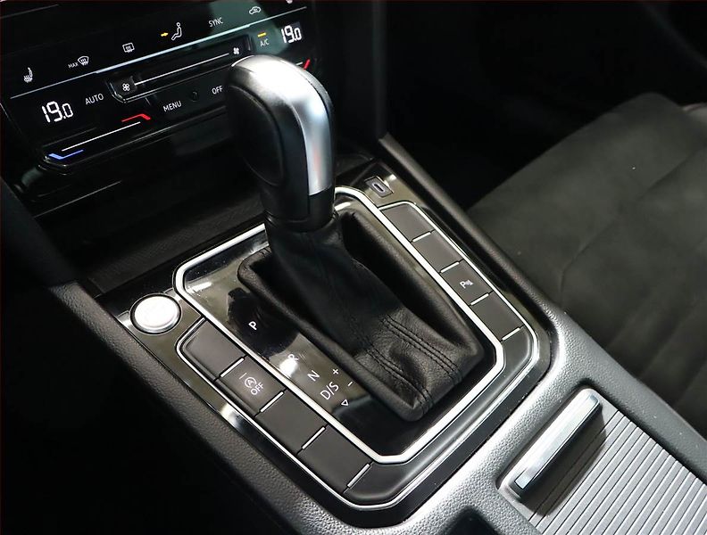 Volkswagen Passat (2021) 2.0 TDI, Automat, Kůže, Navi - fotka 13 z 31