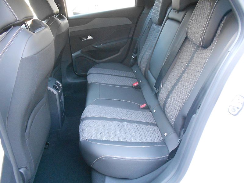 Peugeot 308 ALLURE Hybrid 145 e-DCS6 - fotka 8 z 9