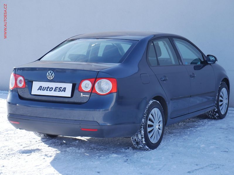 Volkswagen Jetta (2007) 1.6i, ČR, autoAC - fotka 4 z 16