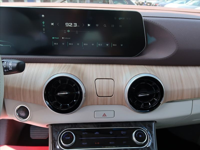 Dongfeng U-Tour 1,5 T,130kW,1majČR,ExclusiveFR - fotka 14 z 37