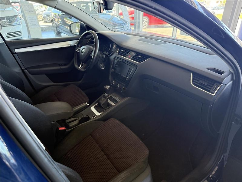 Škoda Octavia 1,4   TSI 110kW,SERVISKA,ČR - fotka 8 z 28