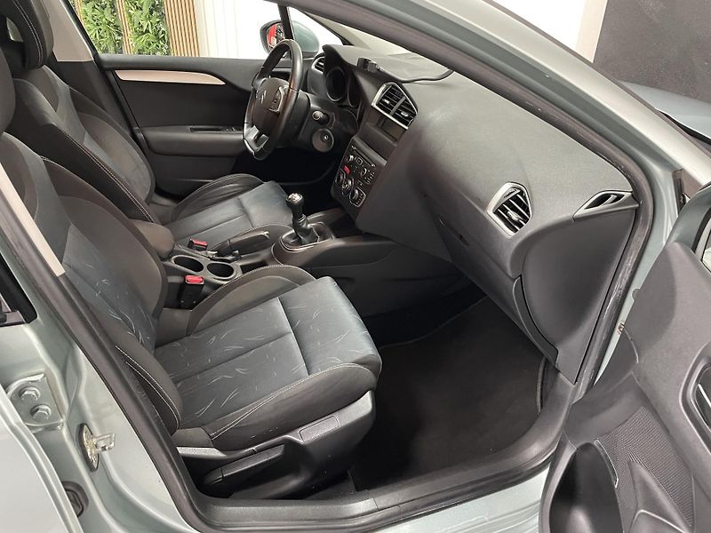 Citroën C4 1.6 VTi ČR 1.MAJITEL - fotka 13 z 23