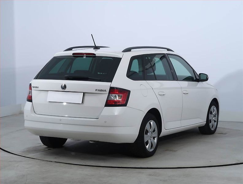 Škoda Fabia (2018) Style 1.0 TSI, Navi, Tempomat - fotka 5 z 20