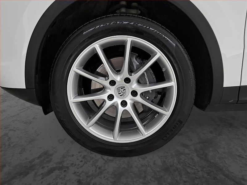 Porsche Cayenne (2023) V6 - fotka 15 z 29