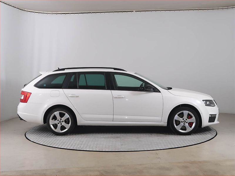Škoda Octavia (2015) RS 2.0 TDI, Automat, Navi - fotka 6 z 18