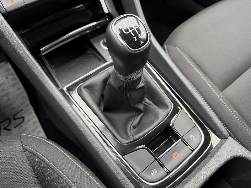 Škoda Karoq 1.0 TSI NAVI TAŽNÉ SERVISKA - fotka 29 z 46