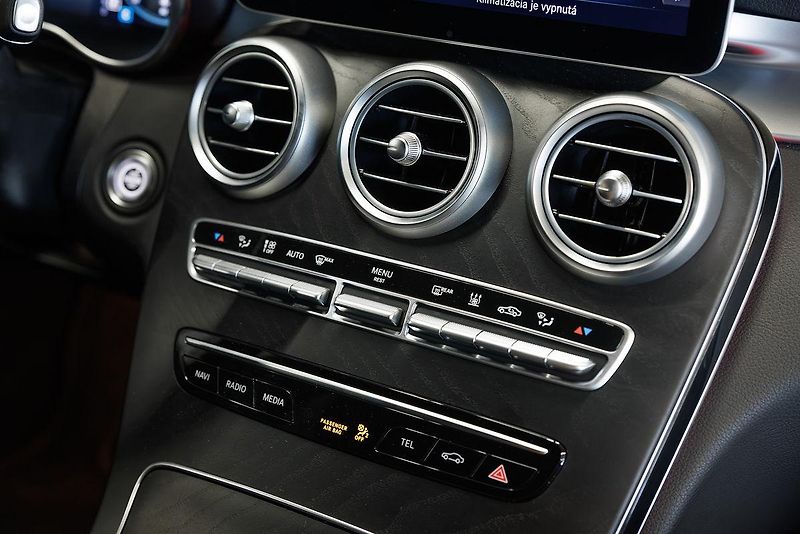 Mercedes-Benz Třídy C (2019) C43 AMG V6 Biturbo 4Matic - fotka 21 z 44