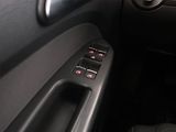Volkswagen Touran (2011) 2.0 TDI, 7 míst, Navi - náhled 20