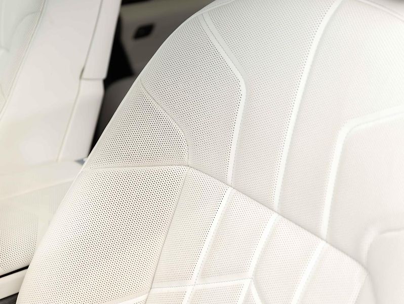 BMW Řada 7 750e xDrive - fotka 20 z 23