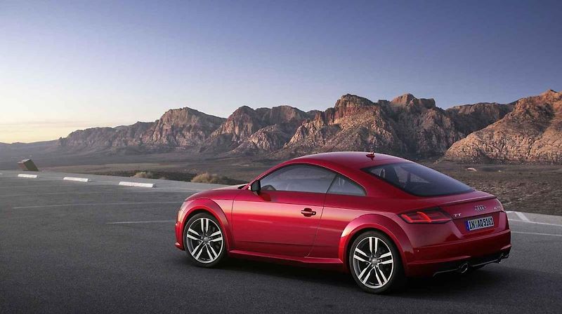 Původní koncept Audi TT spolu s limitovanou edicí TT RS Coupé Iconic Edition