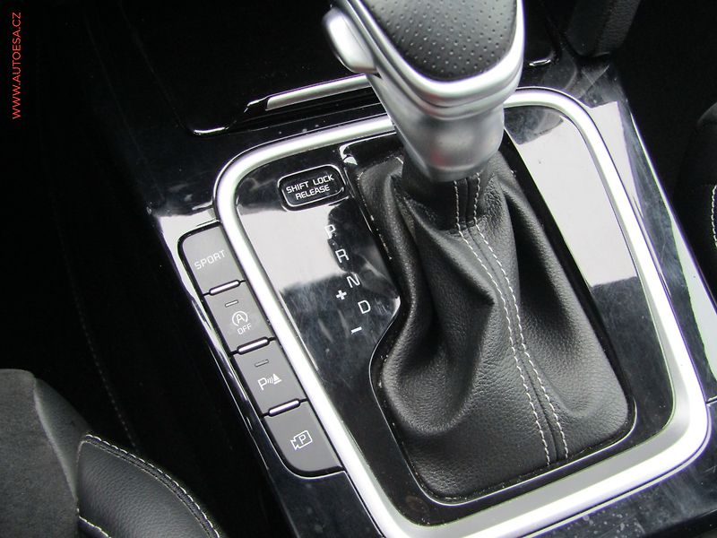 Kia Ceed (2022) 1.5 T-GDi, ČR, GT Line, AT - fotka 19 z 22