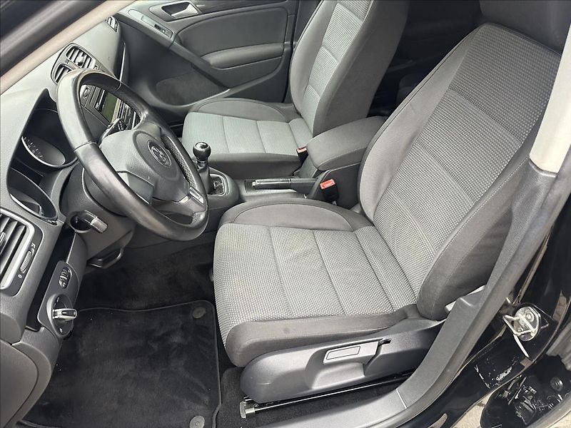 Volkswagen Golf 1,6 MPI - fotka 12 z 20