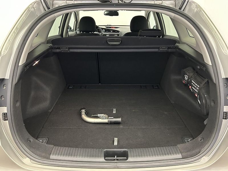 Kia Ceed 1.6 CRDI EXCLUSIVE - fotka 21 z 25