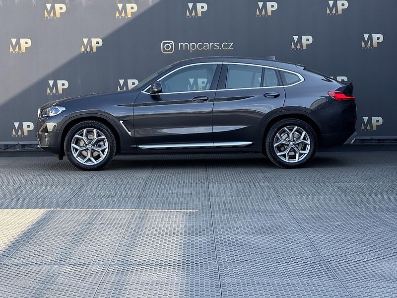 BMW X4 (2023) 2.0 xDrive20d, PANO, DPH, WIFI - fotka 5 z 44