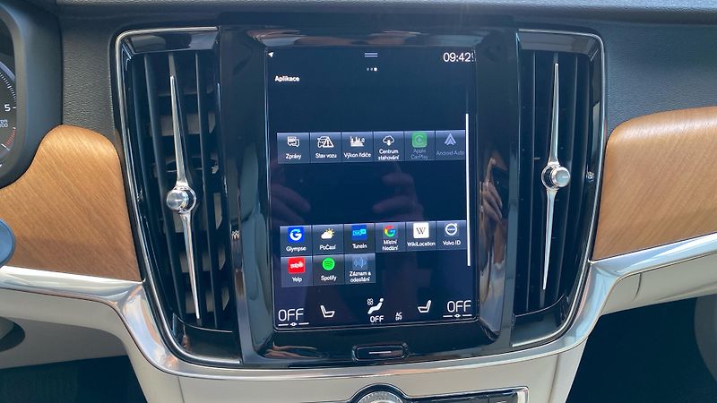 Volvo V90 MOMENTUM PRO, B4 AWD, 145+10 k - fotka 23 z 33
