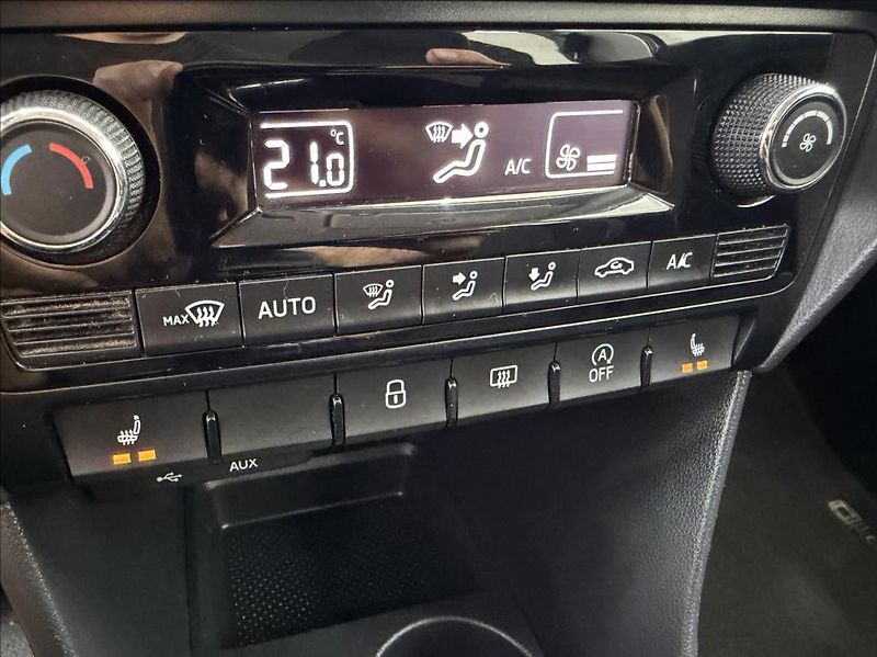 Škoda Rapid 1,2 TSI, Climatronic, CarPlay - fotka 19 z 26