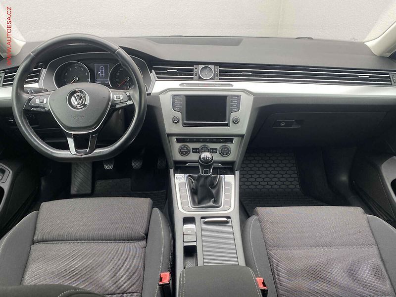Volkswagen Passat (2015) 1.4TSi, Comfortline - fotka 8 z 17