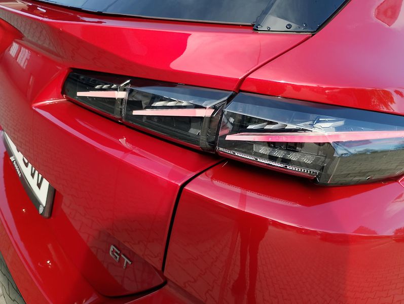 Peugeot 308 SW GT 1.5 BHDi 130k EAT8 - fotka 11 z 28