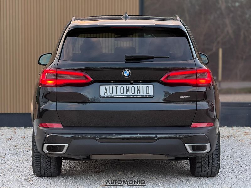 BMW X5 (2019) xDrive30d Panorama, Ambient - fotka 12 z 27