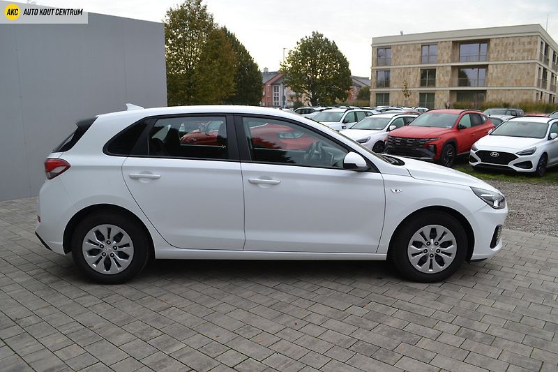 Hyundai i30 22 HB 1,5I MT START PLUS - fotka 6 z 45