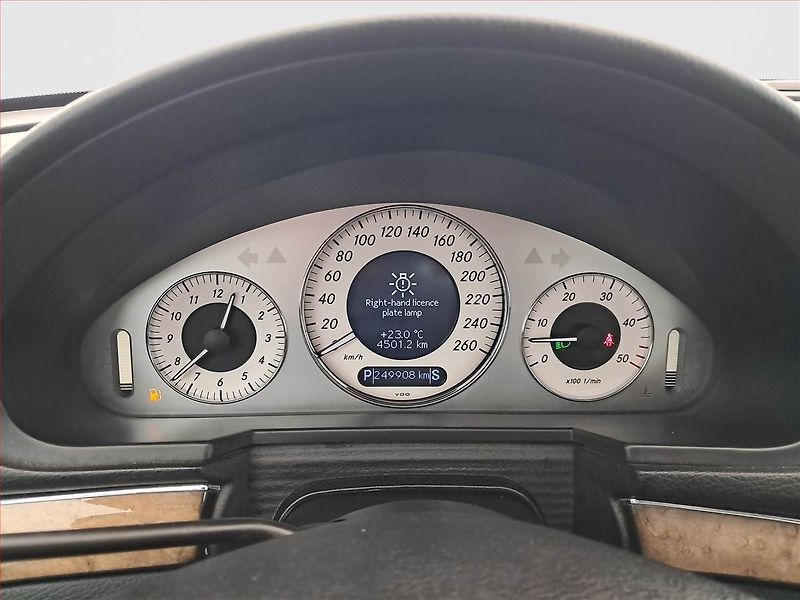 Mercedes-Benz Třídy E (2006) Avantgarde E 320 CDI 4MATIC - fotka 11 z 18