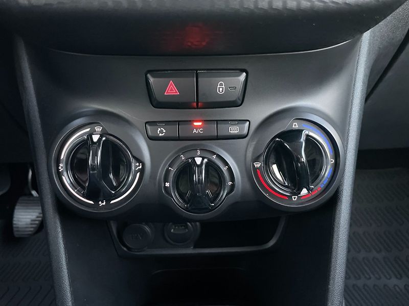Peugeot 2008 (2019) 1.2PT Car Play! Navigace! - fotka 15 z 26