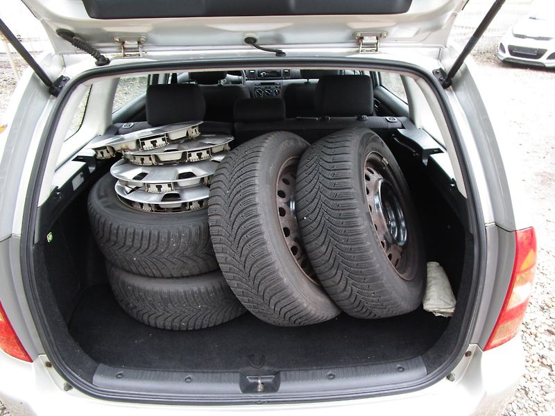 Toyota Corolla 1,4D-66KW-NOVÁ STK - fotka 6 z 12