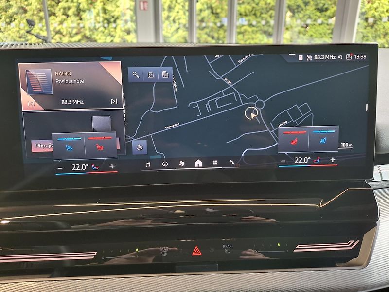BMW Řada 5 520d xDrive Touring M-Sport - fotka 21 z 34