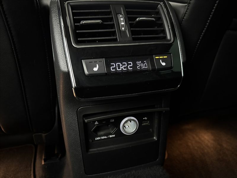 Škoda Superb 2,0 DSG STYLE+ CANTON DPH ČR - fotka 36 z 38