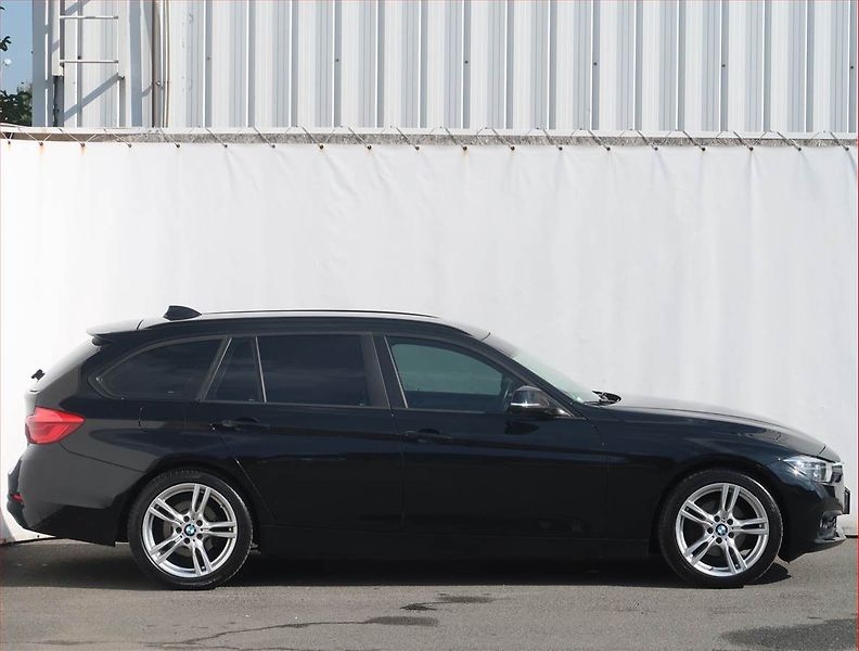 BMW Řada 3 (2018) 318 d, Automat, Serv.kniha - fotka 6 z 23