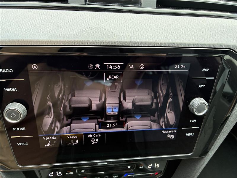 Volkswagen Passat 2,0 TAŽNÉ,IQ LIGHT,KAMERA - fotka 21 z 32