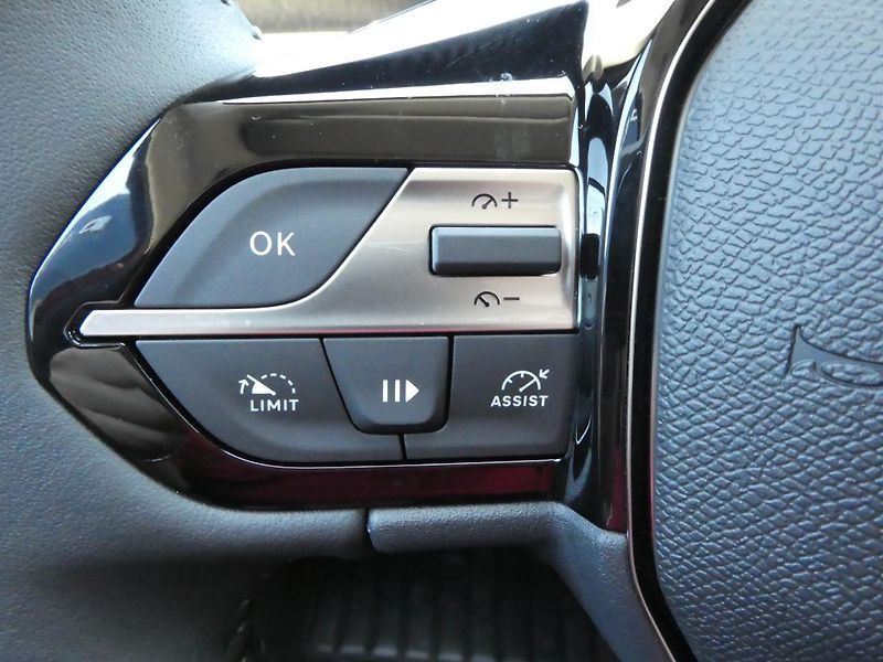 Peugeot 308 (2023) SW ALLURE 130k PT EAT8 - fotka 16 z 27