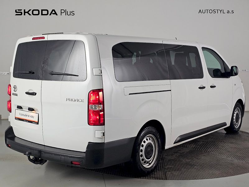 Toyota ProAce Verso (2022) 2.0D 140k L2 8S PROFESIONAL CO - fotka 2 z 24