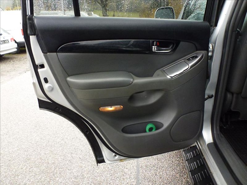 Toyota Land Cruiser 3,0 120 D4-D Lux+ Automat - fotka 20 z 58