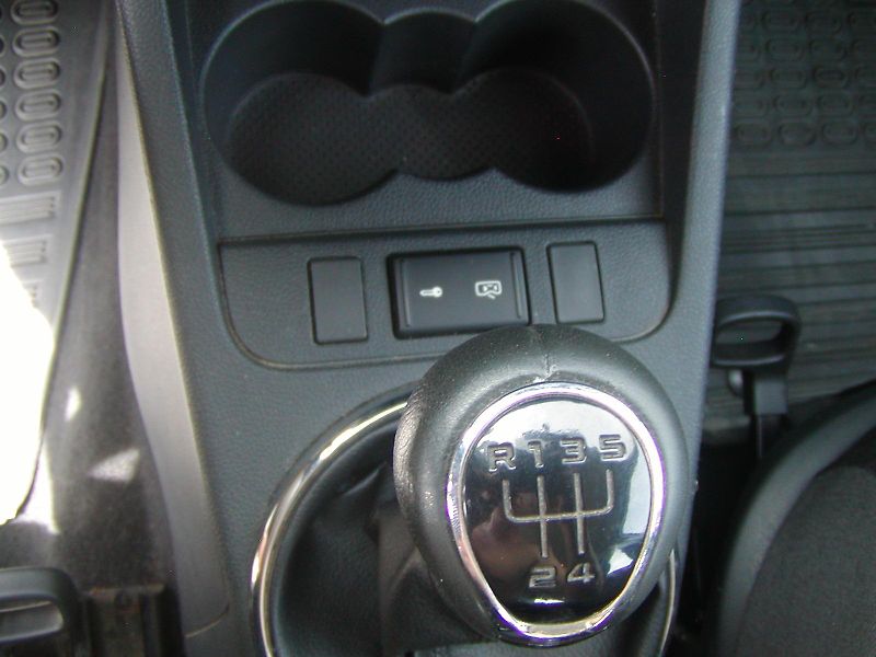 Škoda Fabia (2012) 1.6TDi,AMBIENTE, CLIMATRONIC!! - fotka 21 z 33