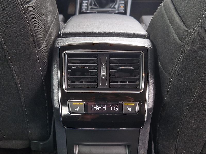 Škoda Superb 2,0 TDI 4x4 WEBASTO KAMERA TAŽ - fotka 16 z 41