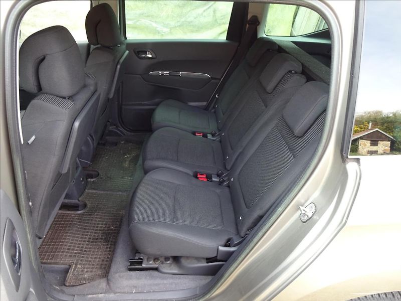 Peugeot 5008 1.6THP 115 kW - fotka 20 z 44