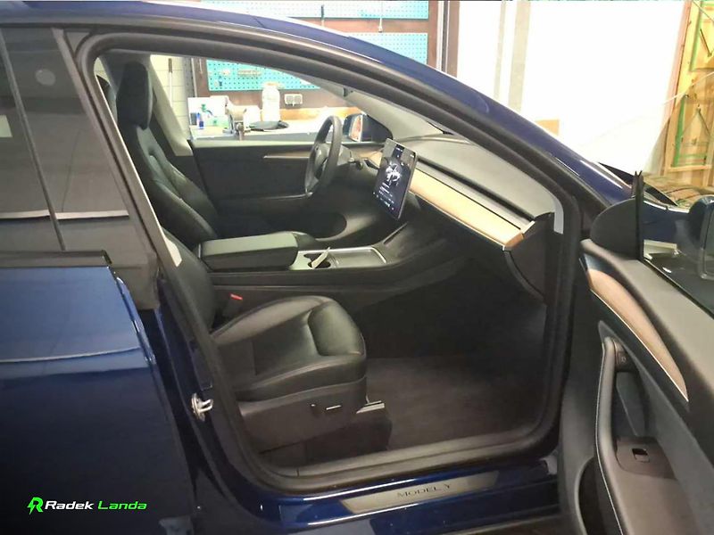 Tesla Model Y (2023) Enhanced Autopilot, Tažné 1600 - fotka 9 z 13