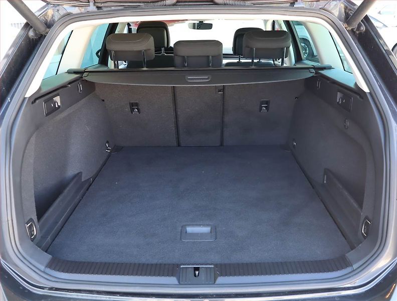 Volkswagen Passat (2019) 2.0 TDI, Navi, Tempomat - fotka 14 z 18