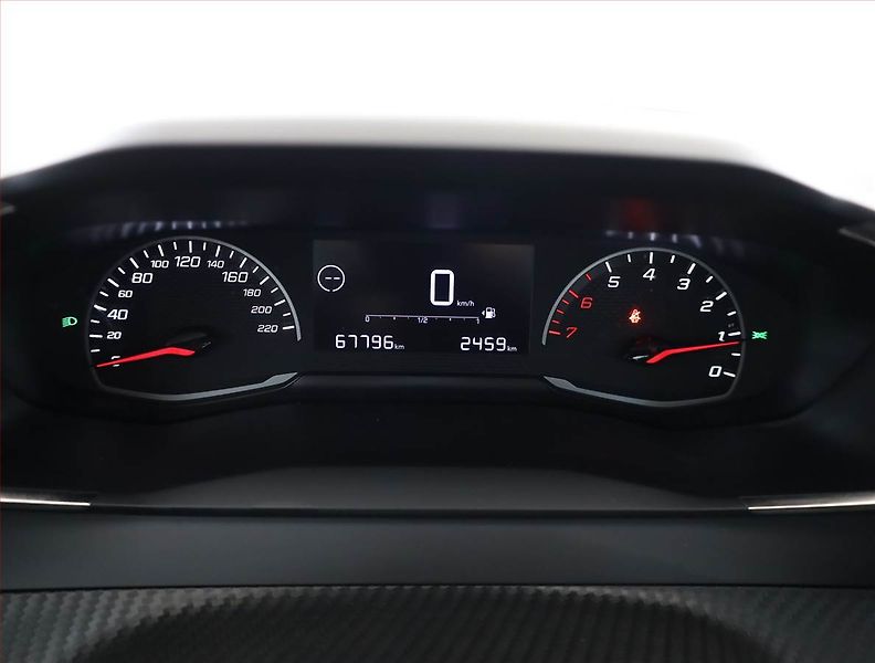 Peugeot 2008 (2022) 1.2 PureTech, Tempomat - fotka 9 z 15