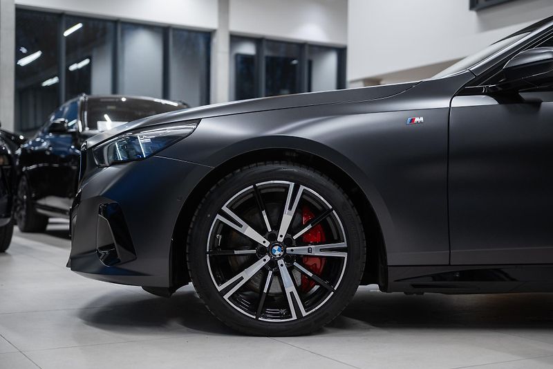 BMW Řada 5 (2025) 540xd M-SPORT MAXIMÁLNÍ VÝBAVA - fotka 4 z 50