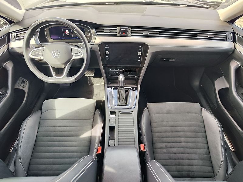 Volkswagen Passat 2.0 TDI/110kW Elegance DSG - fotka 15 z 37