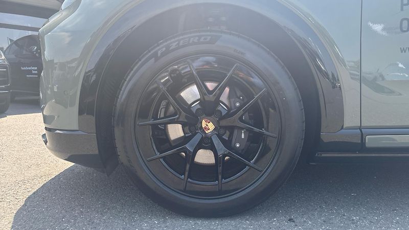 Porsche Cayenne Electric - fotka 8 z 24